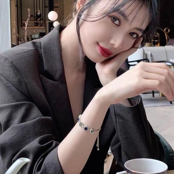 The clavicle chain goes with everything - Picture 2 of 5